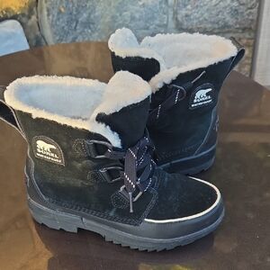 Sorel Black Winter Boots with White Lining